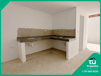 CASA DE 3 PISOS | XIRUMA