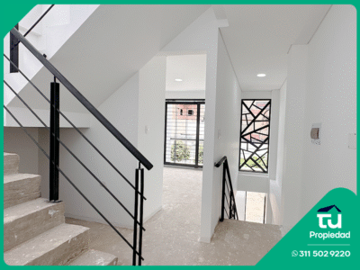 CASA DE 3 PISOS | XIRUMA